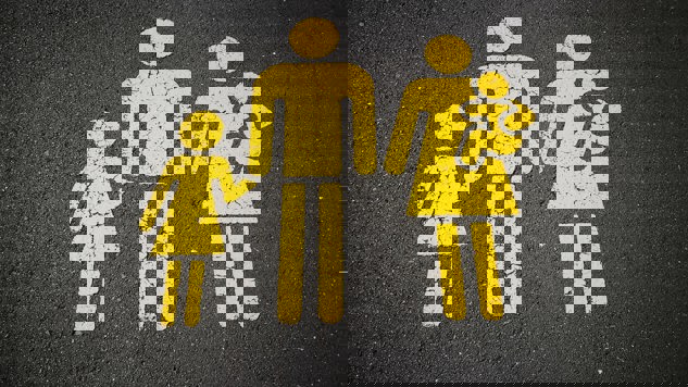 A yellow family sign photo. Picture: Unsplash.