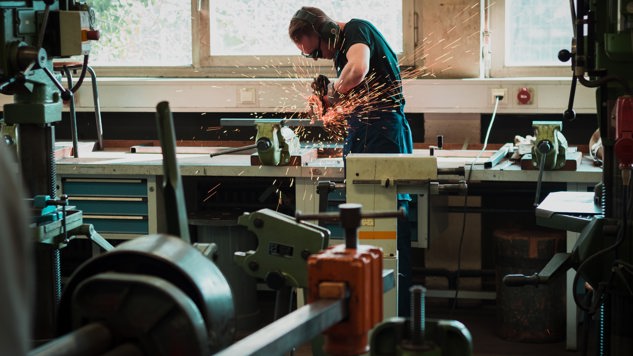A man that is working in a repair shop. Picture: Unsplash.