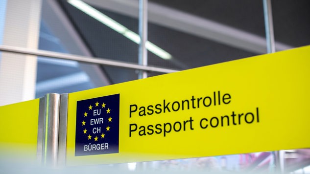 A sign at the airport that says "passport control". Picture: Unsplash.