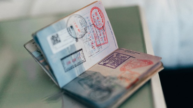 Ett pass med stämplar. Bild: Unsplash.